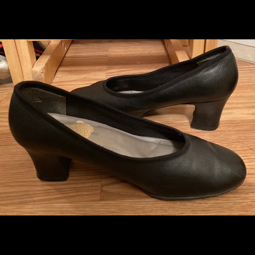 Naturalizer black shoes size 8 WW